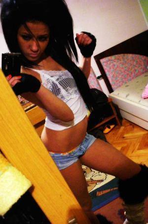 Chat with Hazel (18) in Alabama | Casual Dating Profile