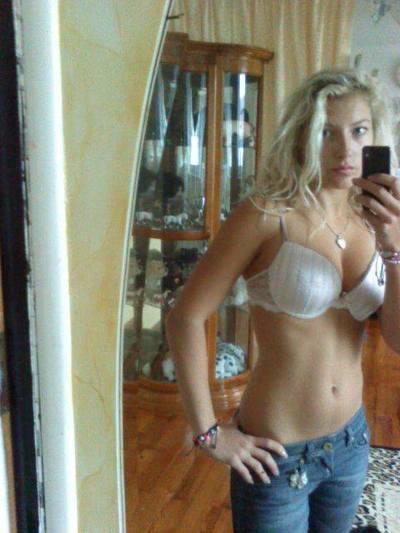 Kennedi, 21 in Texas | Casual Dating and Private Chat