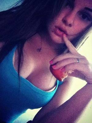Yaretzi, 28 in Alberta | Younger Adult Woman, Older Men
