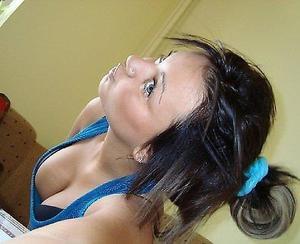 Launa from Minnesota is looking for adult webcam chat