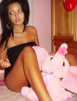Ella from Capitan, New Mexico is looking for adult webcam chat