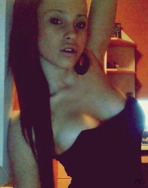 Bronwyn from Utah is looking for adult webcam chat