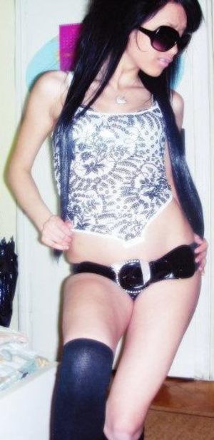 Cammie from Barnsdall, Oklahoma is looking for adult webcam chat