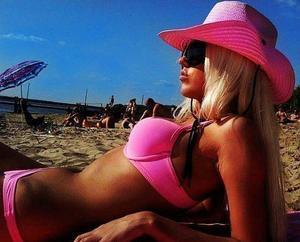 Leonie is a cheater looking for a guy like you!