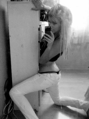 Fannie from Alaska is looking for adult webcam chat