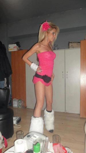 Matilde from Minnesota is looking for adult webcam chat