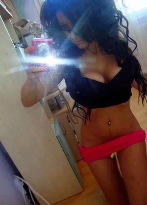 Vernice from Colorado is looking for adult webcam chat