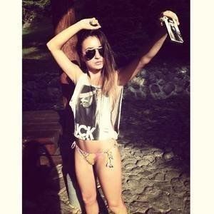 Meet local singles like Kayla from Kansas who want to fuck tonight